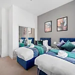 Stunning Abode - Sleeps 10 - Parking