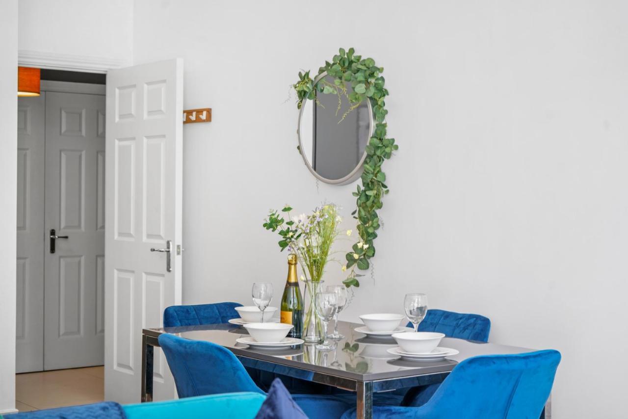 Stunning Abode - Sleeps 10 - Parking Apartamento